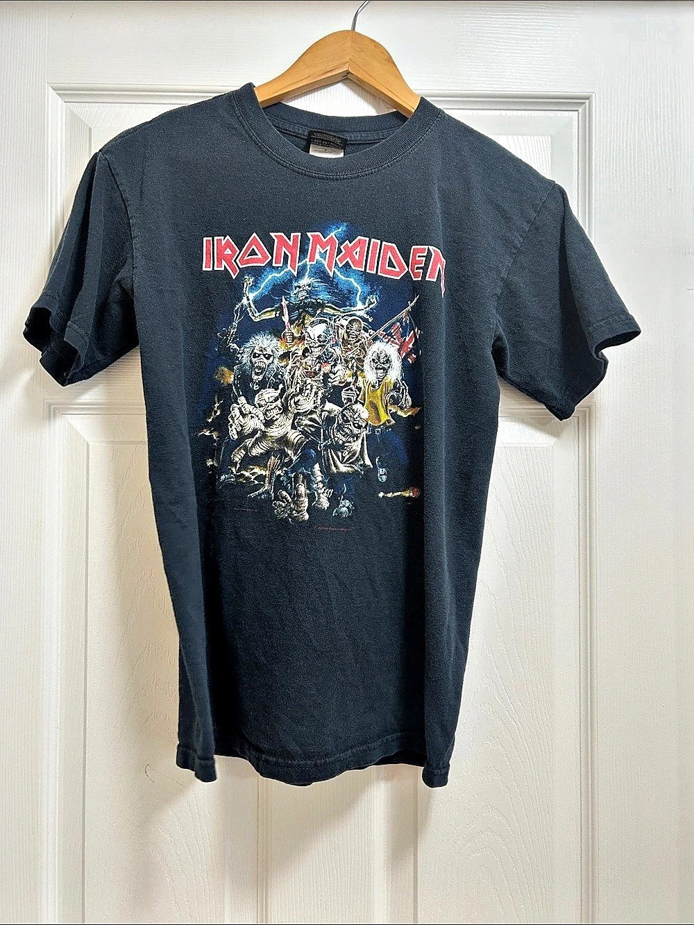 Artimonde -Vintage Iron Maiden Best Of The Beast Graphic Tee